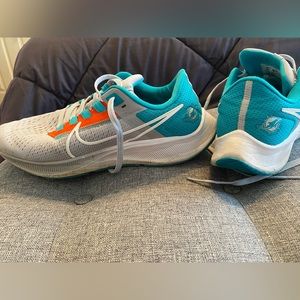 Nike NFL Pegasus tennis shoes men’s size 8 (Miami dolphins)